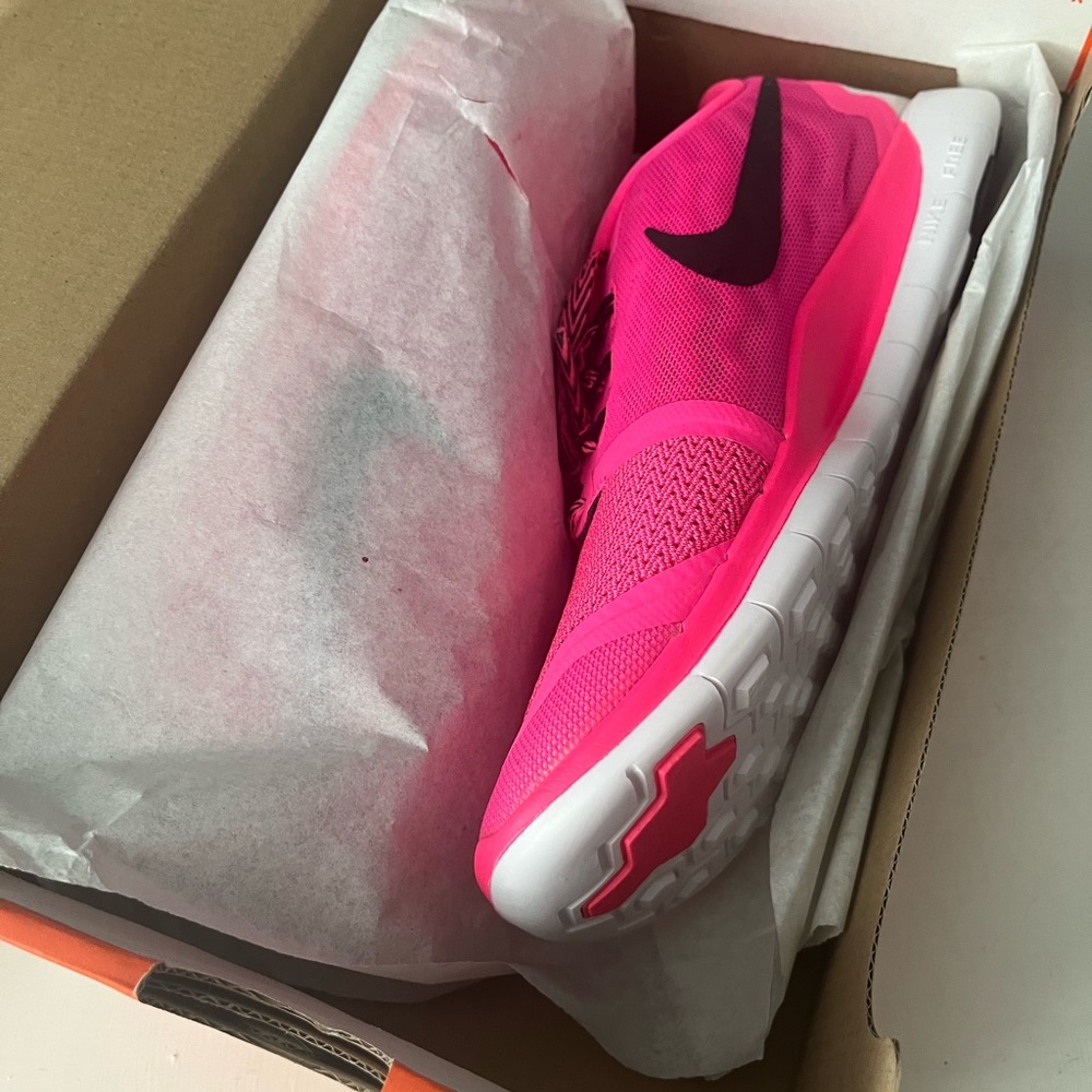 Nike Pink Athletic Slip-On Shoes with Knit Material 👟 Size 6Y 👟 NWOT
